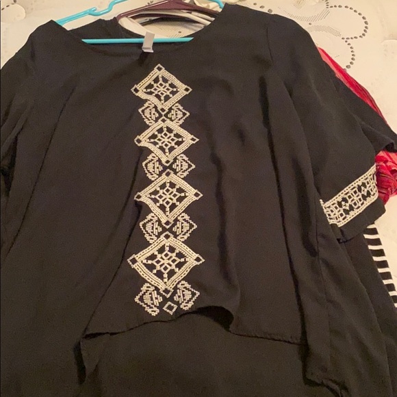 Tops - Picture 3 of 8